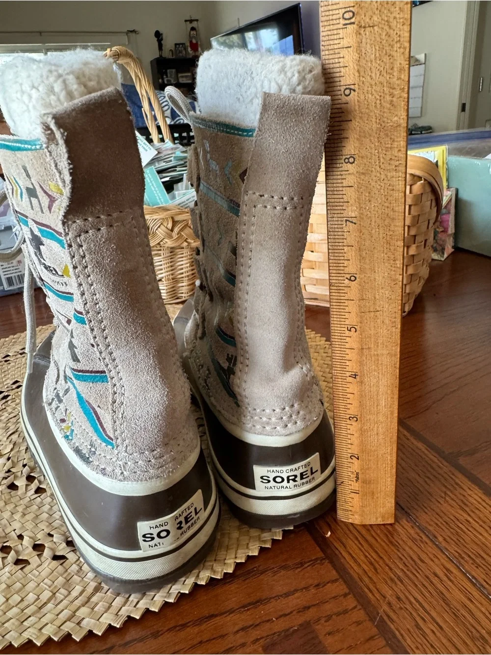 SOREL Deer Caribou Print Waterproof Women's Boots sz 6 Graphic Brown aztec Lace